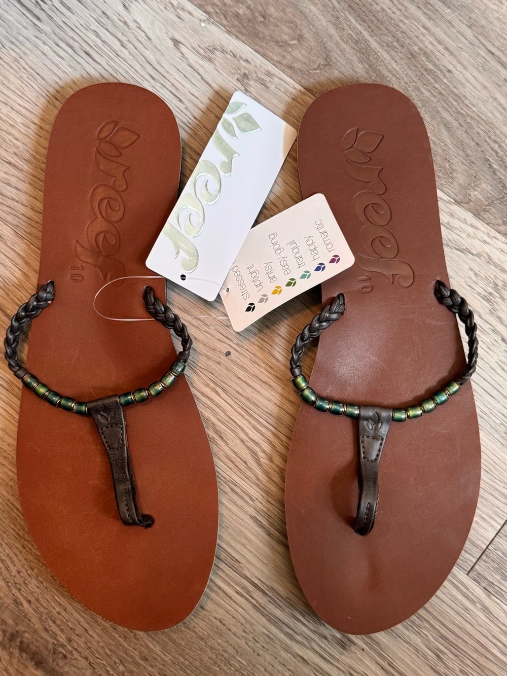 NWT Reef Brown Beaded Green Flip Flop Sandals size 10